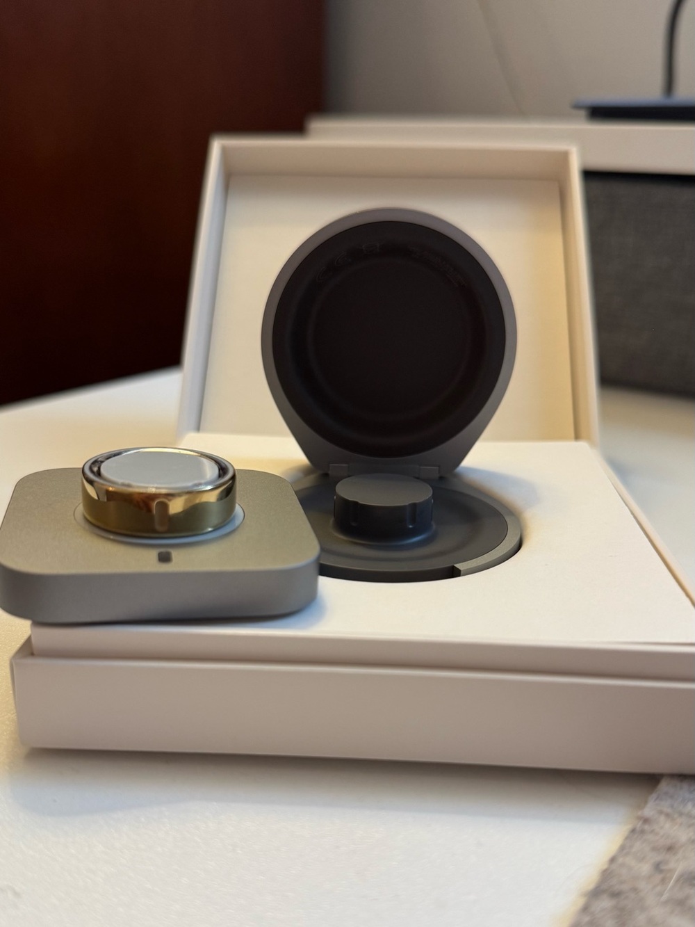 Oura Ring Gen 4 Gold Size 10 + Charger & Wireless Charging Case
